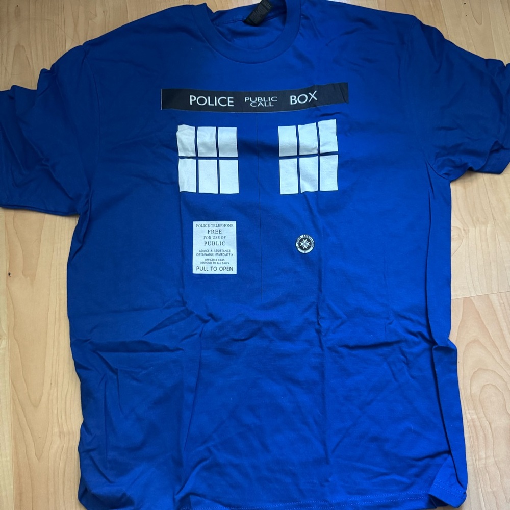 NWT teepublic tardis t shirt from doctor who